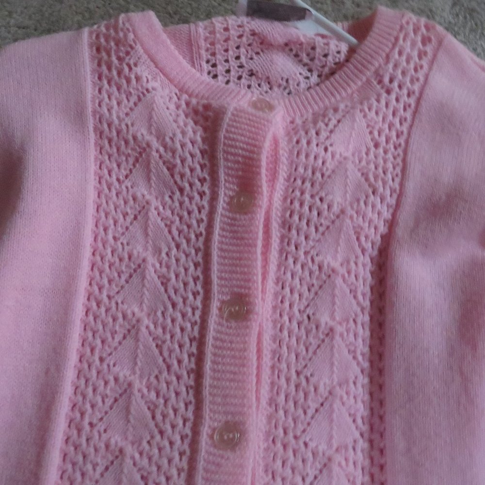 WOMEN'S SIZE MEDIUM PINK SWEATER